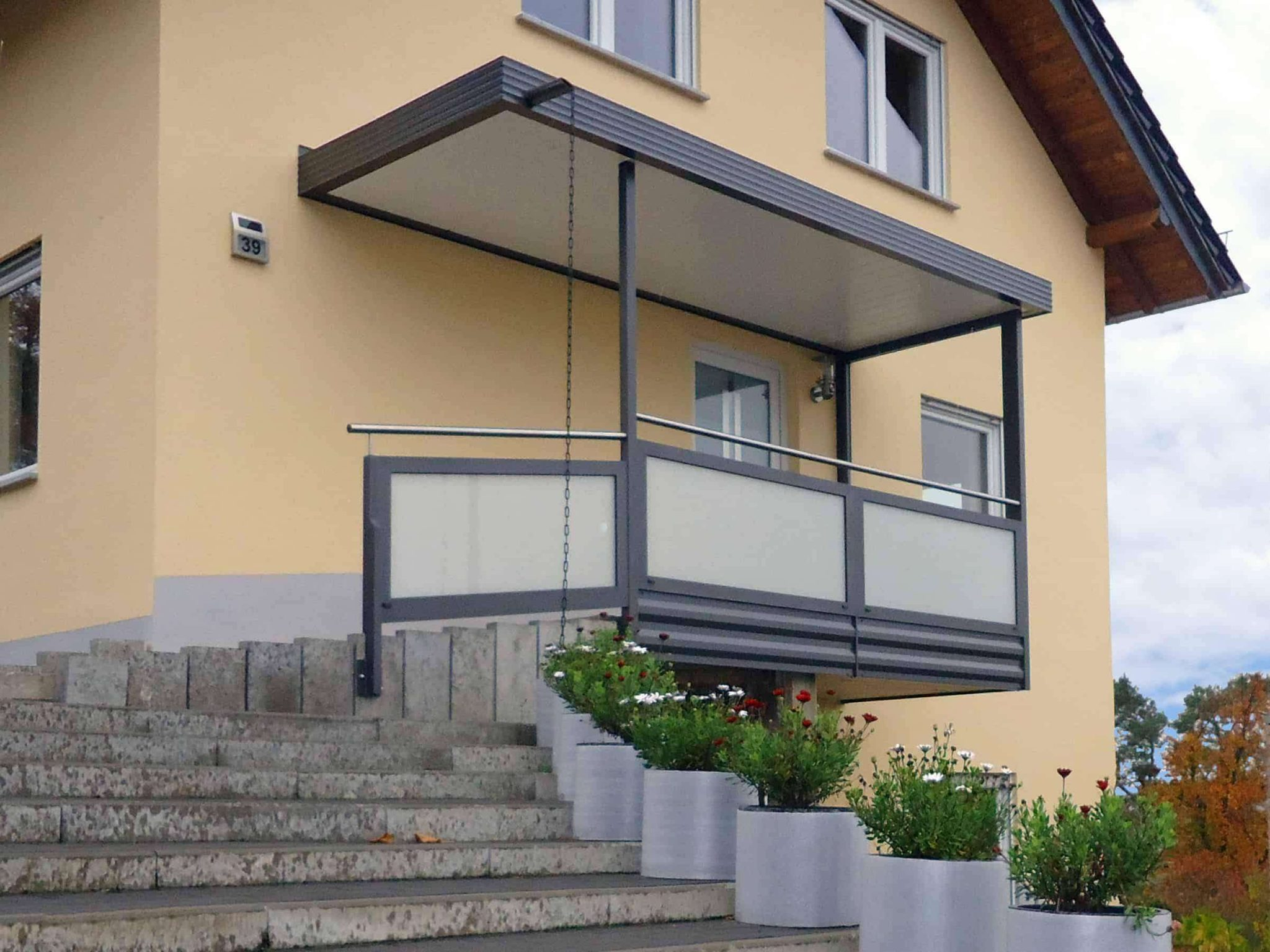 metam Balkon und Geländer