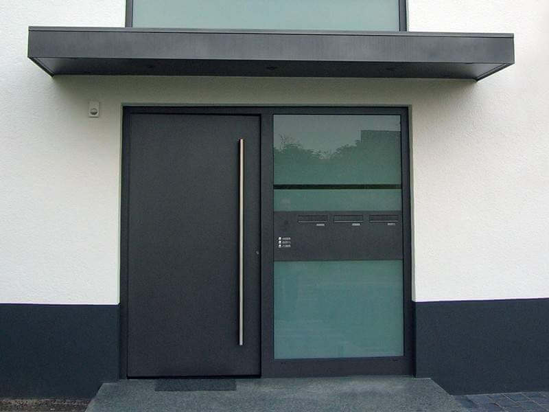 metam Haustür und Vordach
